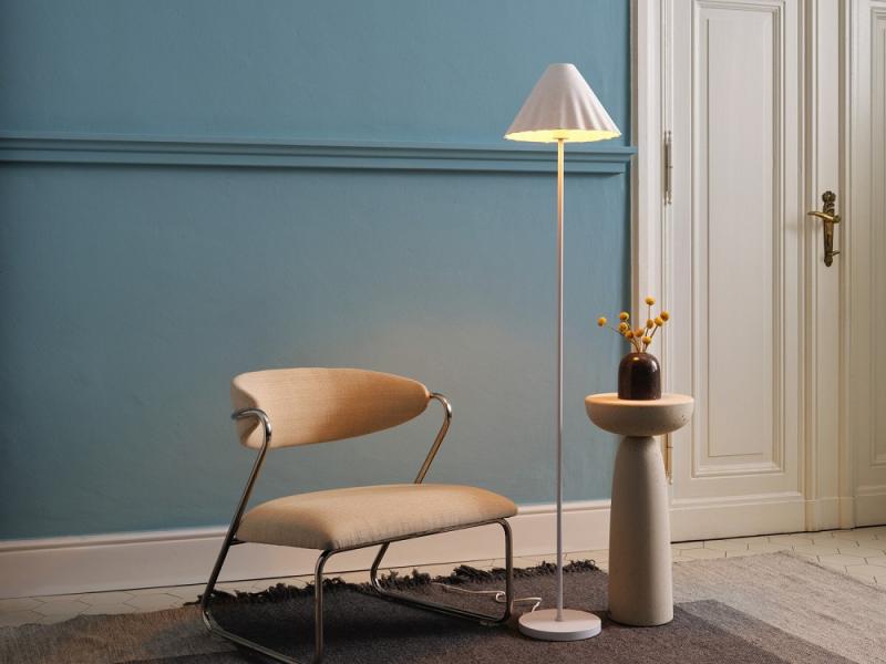 OSRAM Stehleuchte Decor Pulp weiß dimmbar aus Metall und Pappmaschee mit E27 Fassung