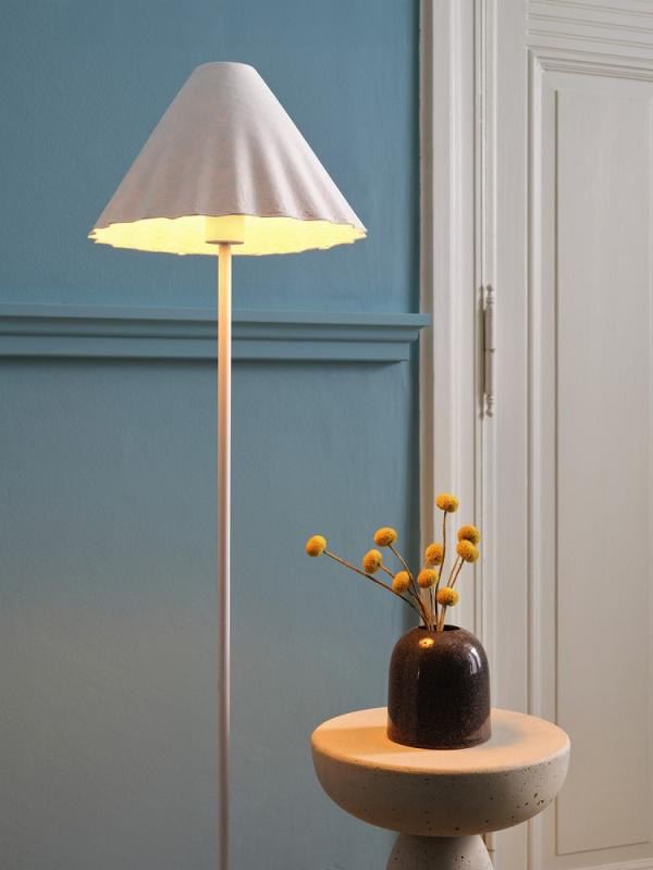 OSRAM Stehleuchte Decor Pulp weiß dimmbar aus Metall und Pappmaschee mit E27 Fassung