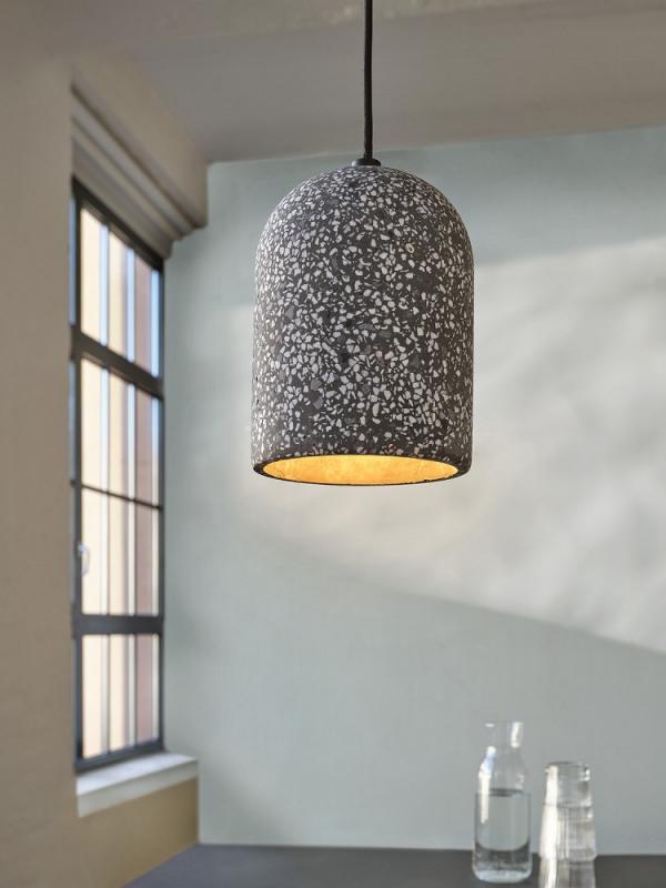 Pendelleuchte Decor Pill aus Terrazzo Stein mit E27 Fassung in Schwarz gesprenkelt Ø 15 cm