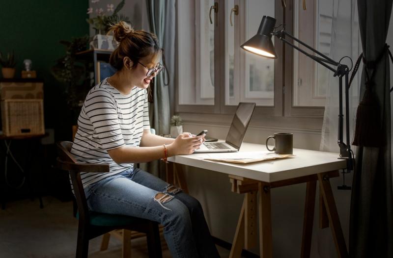 OSRAM Office Line Desk Retro Clip Schreibtischlampe 9W 3000K Dimmbar Schwarz