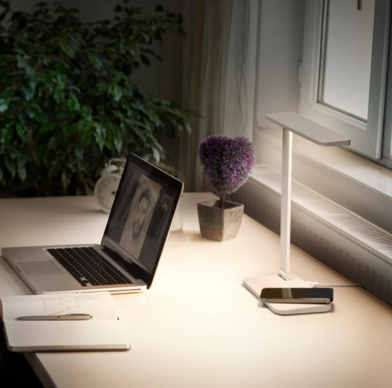OSRAM Office Line Desk Banker Inductive Charging Schreibtischlampe 17W CCT Dimmbar Weiß