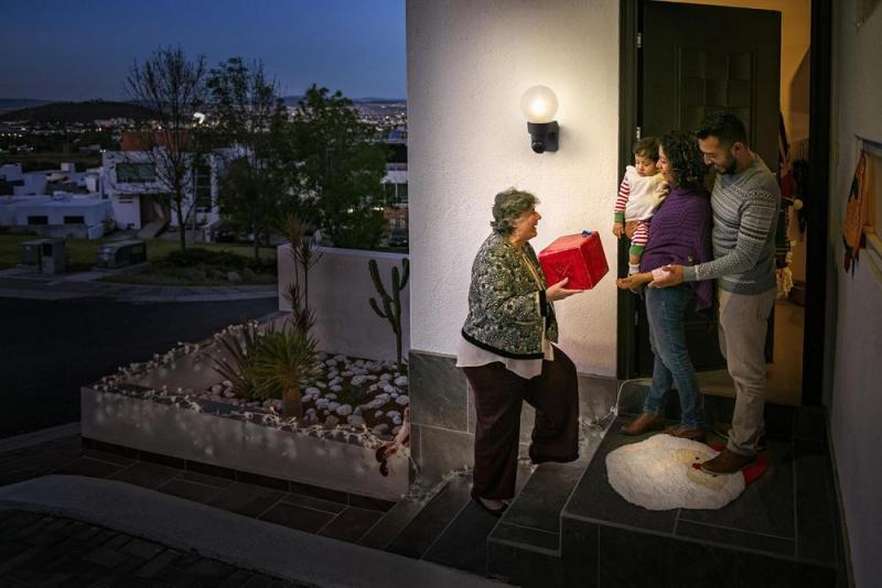 OSRAM Smart+ WiFi Globe Camera Track & Trace mit Sensor, Freisprecheinrichtung, Alarm-Funktion