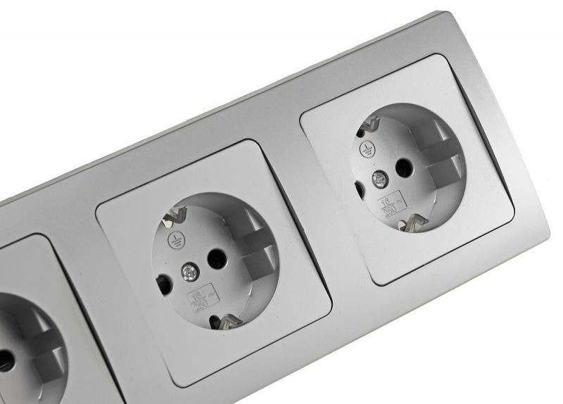 ChiliTec DELPHI 23064 Set 3x Schutzkontakt-Steckdose + 3-fach Rahmen, Silber, 250 V/16 A, Steckanschluss