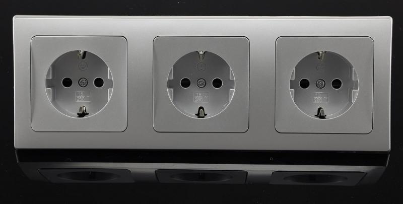 ChiliTec DELPHI 23064 Set 3x Schutzkontakt-Steckdose + 3-fach Rahmen, Silber, 250 V/16 A, Steckanschluss