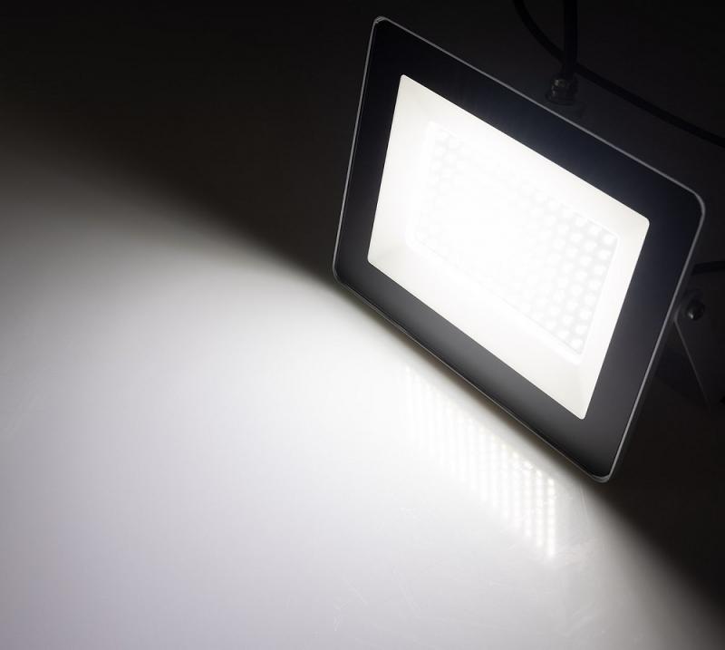 ChiliTec LED-Fluter "CTF-SLW 98" IP65, 100W, 7670lm, 4000K neutralweiß