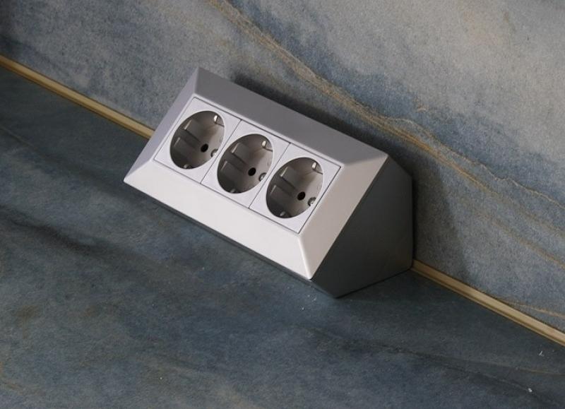 ChiliTec 3-fach Steckdosenblock Silber 250 V 16 A 3600 W Aufbaumontage – 23632