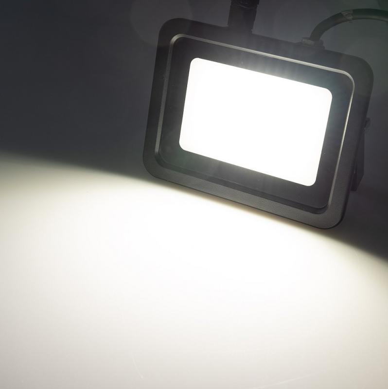 ChiliTec LED-Fluter "CTF-OB 30" IP65, 28W, 3075lm, 4000K neutralweiß