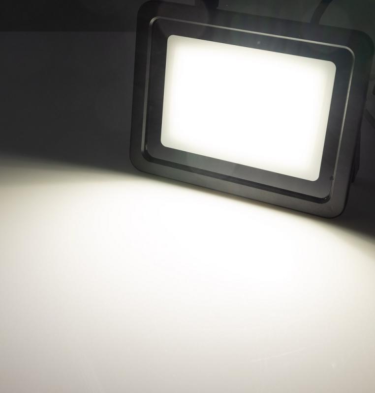 ChiliTec LED-Fluter "CTF-OB 50" IP65, 47W, 4739lm, 4000K neutralweiß