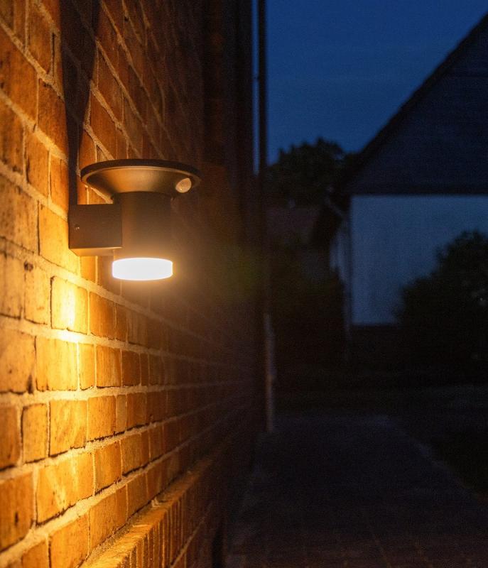 ChiliTec LED Solar Wandleuchte "SWL-AS500" IP44, warmweiß 3000K, PIR Sensor