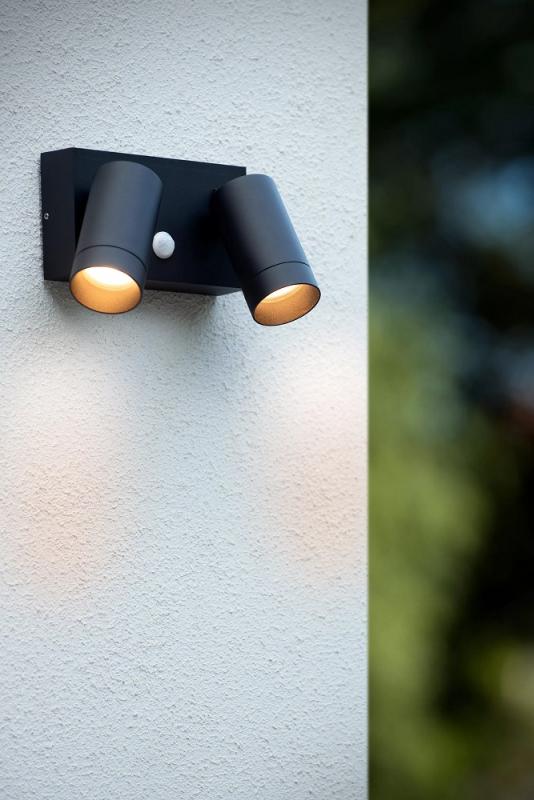 Lucide TAYLOR Wandstrahler IP54 Schwarz – 2x GU10 Außenwandleuchte mit Sensor