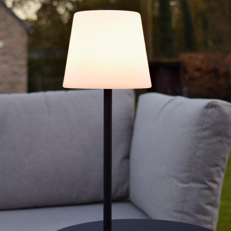 Lucide TYON – elegante Akku Tischleuchte für Innen & Außen in Schwarz mit warmweißem Licht