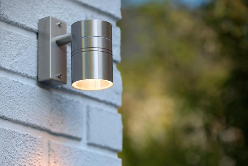 Lucide ARNE-LED – Wandstrahler / Wandleuchte Innen & Außen – Ø 6,3 cm – LED GU10 – 1x5W 2700K – IP44 – Chrom matt