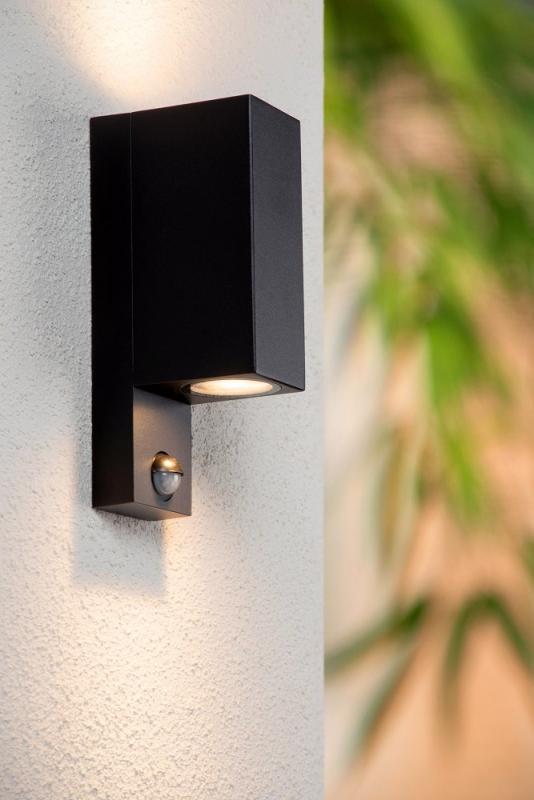 Lucide ZARO – Wandstrahler / Wandleuchte Innen & Außen – 2x GU10 – IP65 – Bewegung & Tag/Nacht-Sensor (abschaltbar) – Schwarz