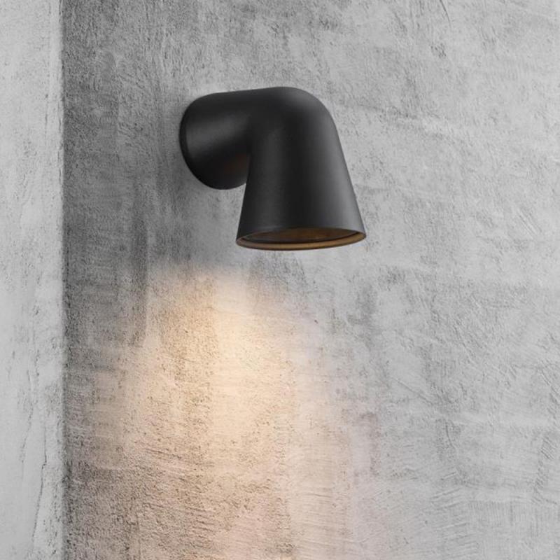 Trichterförmige mattschwarze   Außenwandleuchte FRONT in schlichtem Design