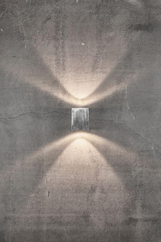 LED-Wandleuchte Up&Down würfelförmig aus verzinktem Metall inkl. 2 warmweisse LEDs
