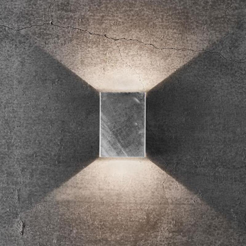 Minimalistische LED-Außenwandleuchte Fold 10 aus verzinktem Stahl up / down mit veränderbaren Abstrahlvarianten