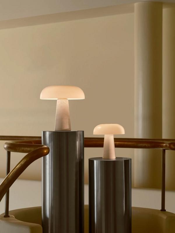 DFTP Glossy Tischleuchte Marmor in Opal weiss