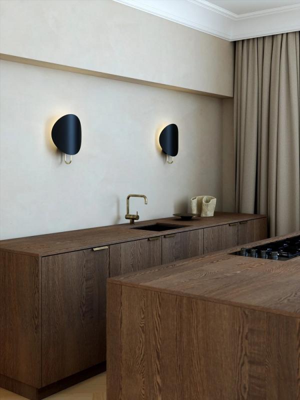 Design For The People Wandleuchte Schwarz Messing – modernes Design von Anker Studio