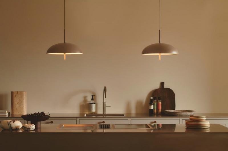 Design For The People Versale Pendelleuchte Braun – skandinavische Designerleuchte von Anker Studio