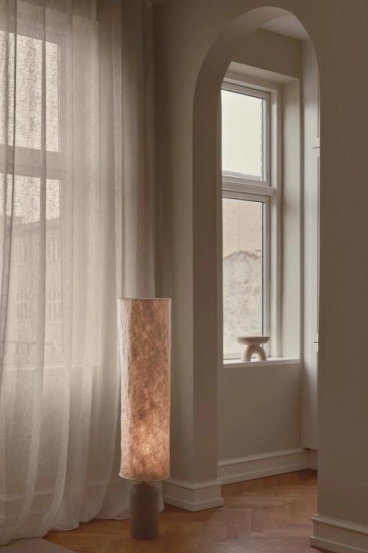 Design For The People Talli Stehleuchte Braun – skulpturale Designer-Stehleuchte aus Tyvek