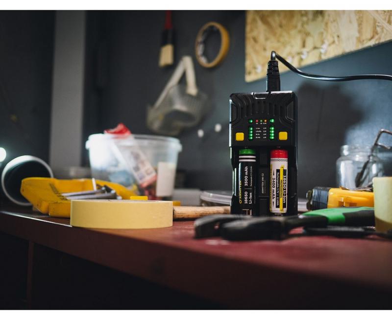 Armytek Uni C2 Steckertyp C - Universal-Ladegerät für IMR, Li-Ion 4.2V, Li-Ion 4.35V, Ni-MH, Ni-Cd und Li-FePO 4 - Akkus