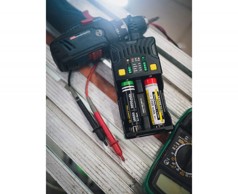 Armytek Uni C2 Steckertyp C - Universal-Ladegerät für IMR, Li-Ion 4.2V, Li-Ion 4.35V, Ni-MH, Ni-Cd und Li-FePO 4 - Akkus