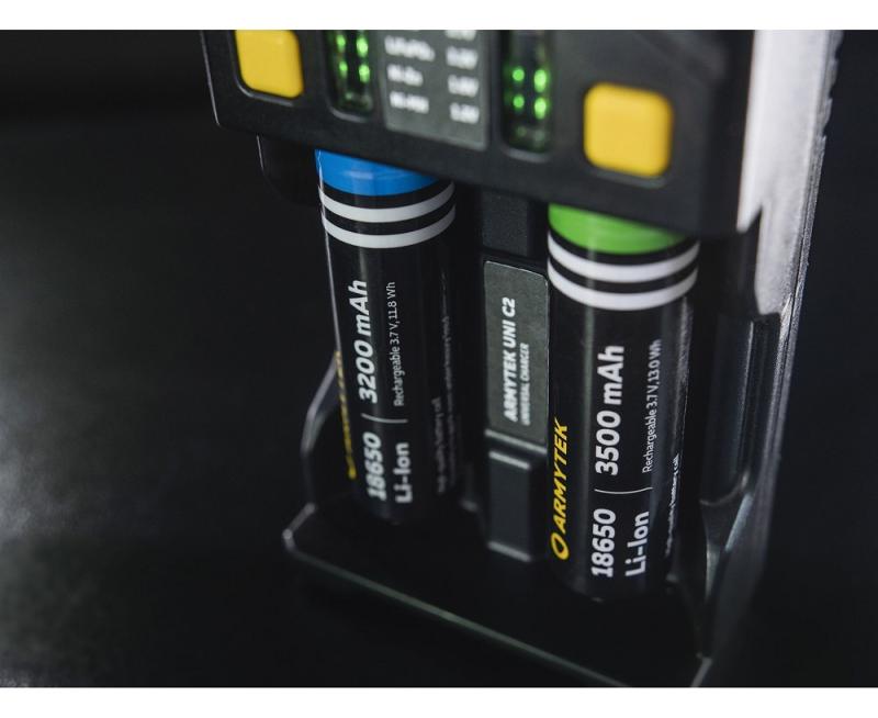 Armytek Uni C2 Steckertyp C - Universal-Ladegerät für IMR, Li-Ion 4.2V, Li-Ion 4.35V, Ni-MH, Ni-Cd und Li-FePO 4 - Akkus