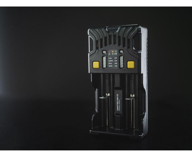 Armytek Uni C2 Steckertyp C - Universal-Ladegerät für IMR, Li-Ion 4.2V, Li-Ion 4.35V, Ni-MH, Ni-Cd und Li-FePO 4 - Akkus