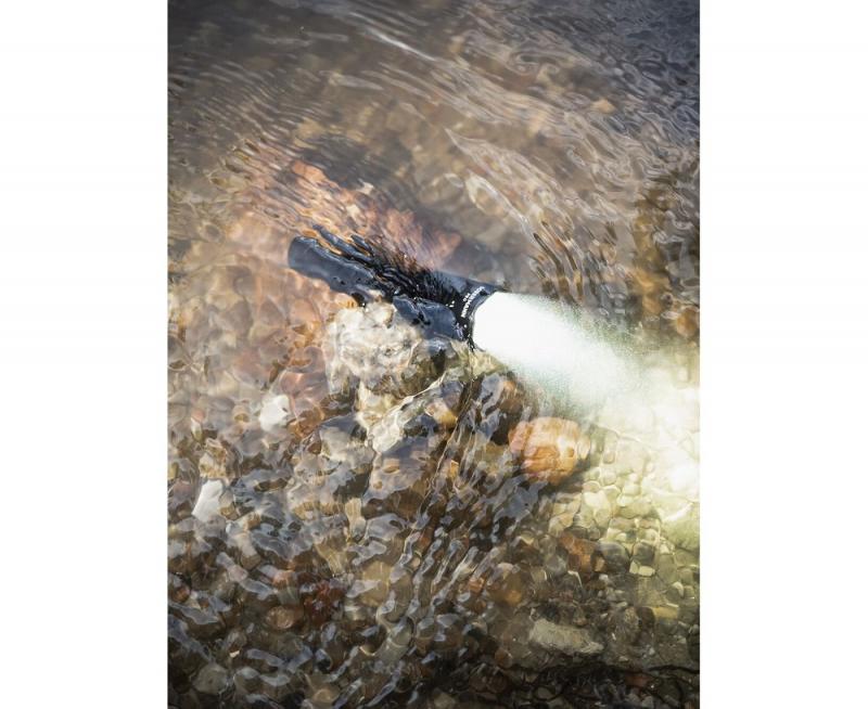 Armytek Dobermann Pro Magnet USB LED Taschenlampe akkubetrieben Warmes Licht