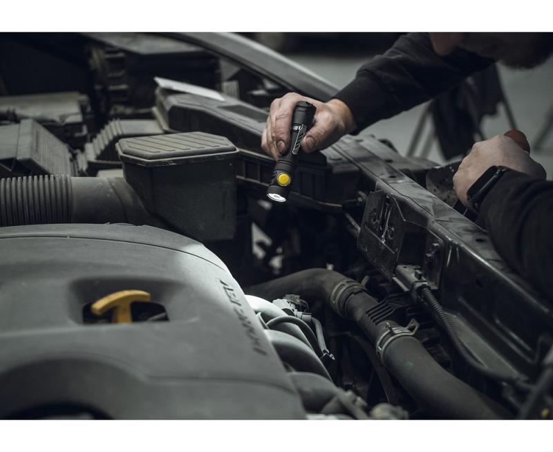 Armytek Partner C2 Magnet USB White Taschenlampe mit Magnethalterung akkubetrieben neutralweißes Licht