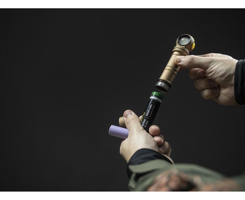 Armytek Wizard C2 Pro Max Magnet USB Sand Taschen- und Stirnlampe mit Magnethalterung / Stirnhalterung akkubetrieben weißes Licht