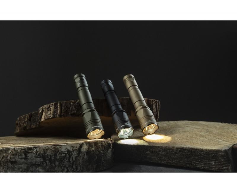 Armytek Dobermann Pro Magnet Sand USB LED Taschenlampe akkubetrieben Warmes Licht