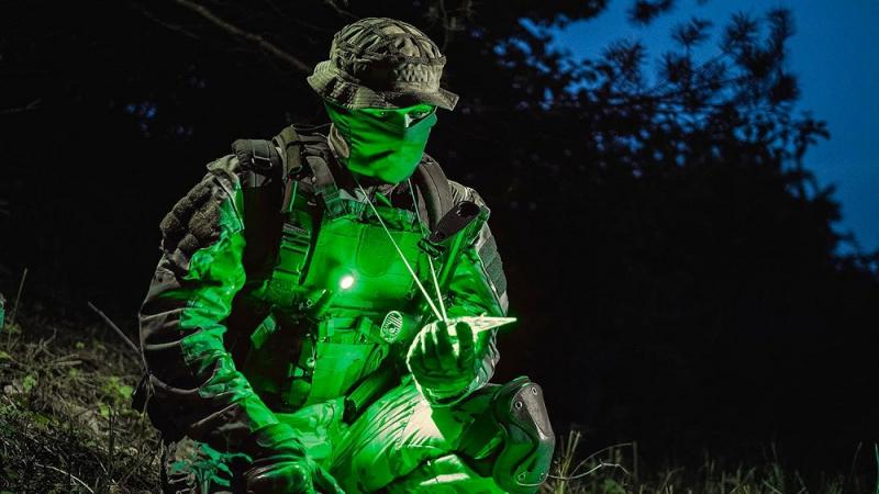 Armytek  Wizard C2 WG Warm LED Stirnlampe und Taschenlampe akkubetrieben Magnet USB Warmweißes Licht