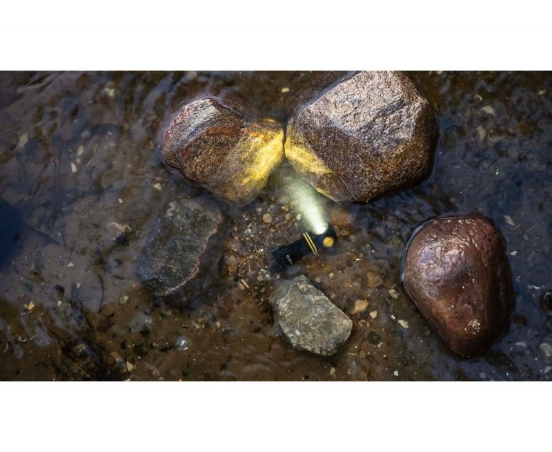 Armytek Elf C1 USB-C Taschen- und Stirnlampe mit Magnethalterung / Stirnhalterung akkubetrieben neutralweißes Licht