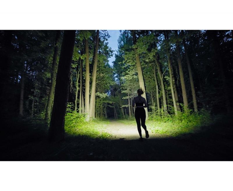 Armytek Wizard C2 Pro Max LR Taschen- und Stirnlampe mit Magnethalterung / Stirnhalterung akkubetrieben