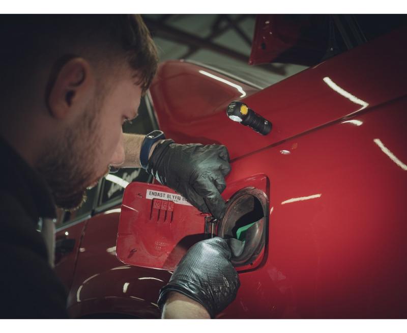 Armytek Wizard C1 Pro Magnet USB Taschenlampe und Stirnlampe 4 in1 mit Magnethalterung akkubetrieben (weißes Licht)