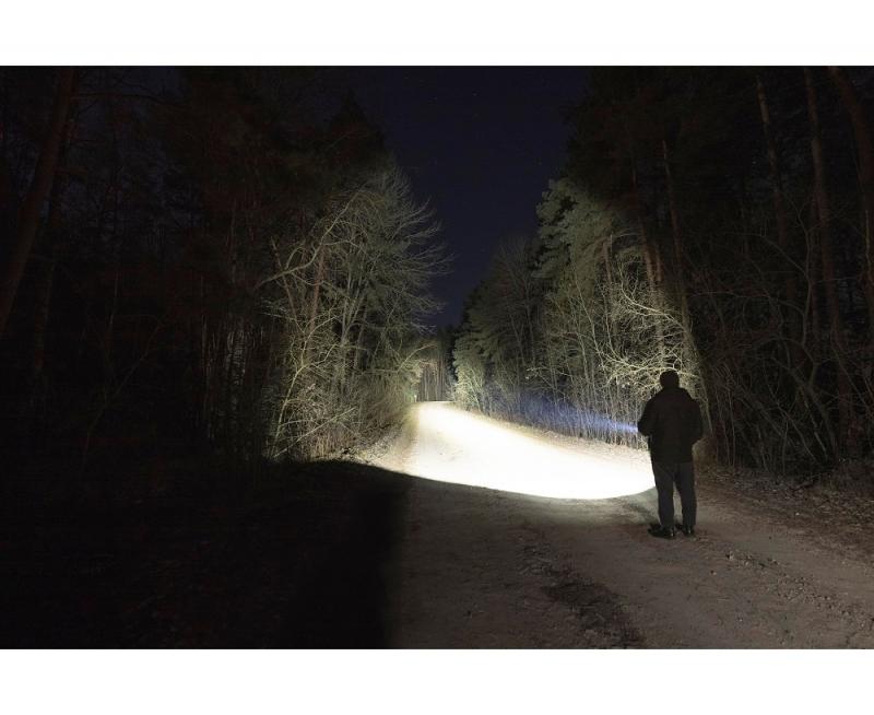 Armytek Dobermann Pro Max Magnet USB White Taschenlampe akkubetrieben, neutralweißes Licht