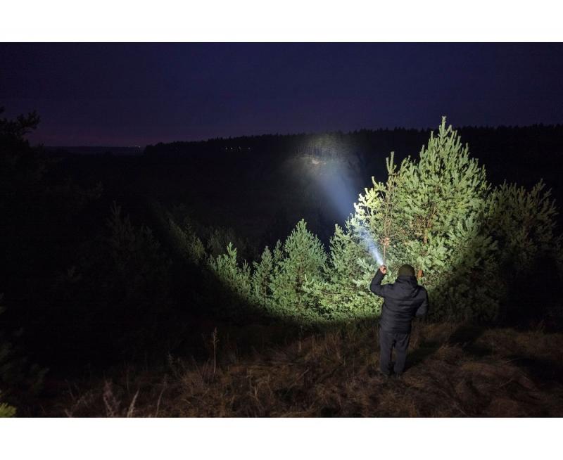 Armytek Dobermann Pro Max Magnet USB White Taschenlampe akkubetrieben, neutralweißes Licht