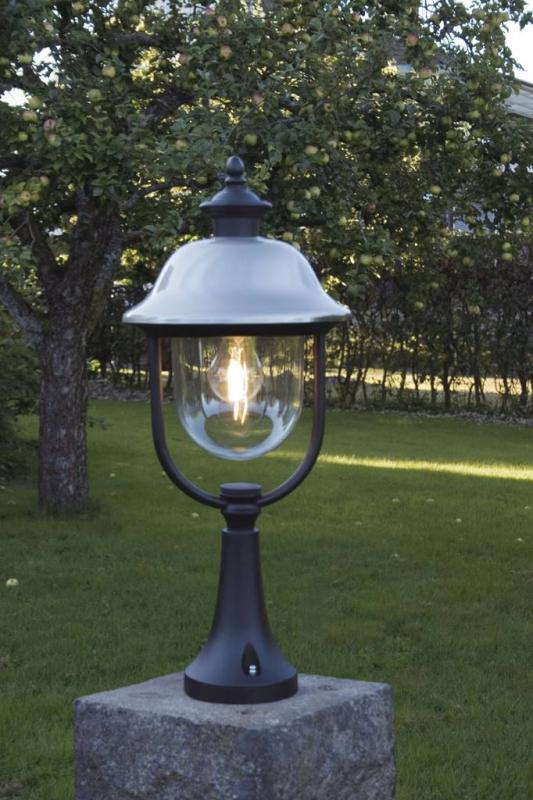 Konstsmide 7241-000 Parma Sockelleuchte Edelstahl 304 Lampendach, schwarz lackiertes Aluminium, klares Acrylglas