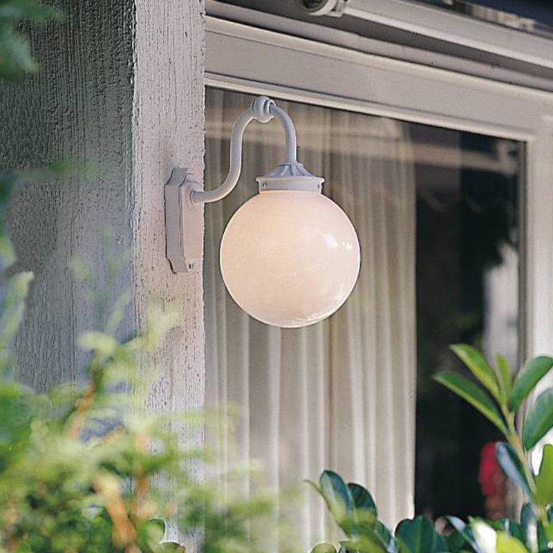 Nostalgische Arcturus Wandleuchte Konstsmide 554-252 weiß lackiertes Aluminium, opales Acrylglas, handmade in EU