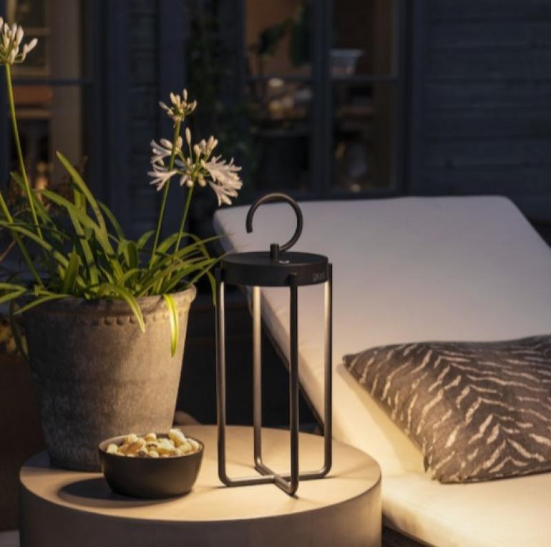 Mobile USB Tischlaterne MANOROLA in Schwarz In&Out aus Aluminium IP54 von Konstsmide