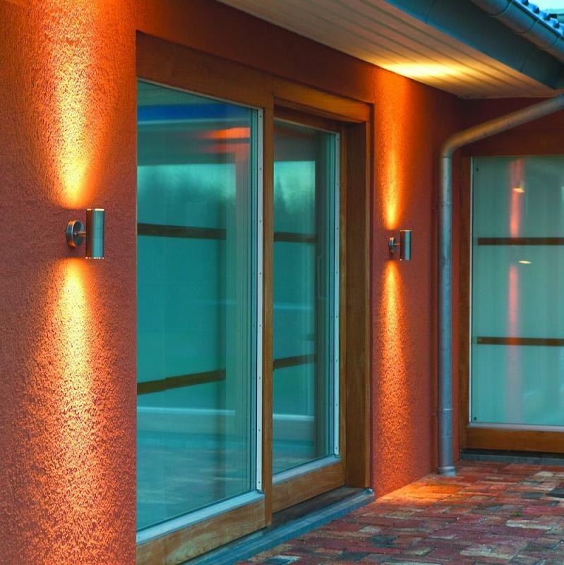 Konstsmide 7571-750 Modena Wandleuchte schwarz lackiertes Aluminium, klares Glas, Reflektor