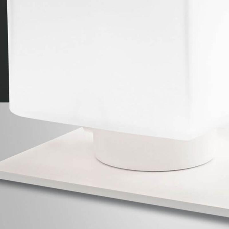 Zara Tischleuchte aus geblasenem Glas mit Touchdimmer in Weiss Fabas Luce