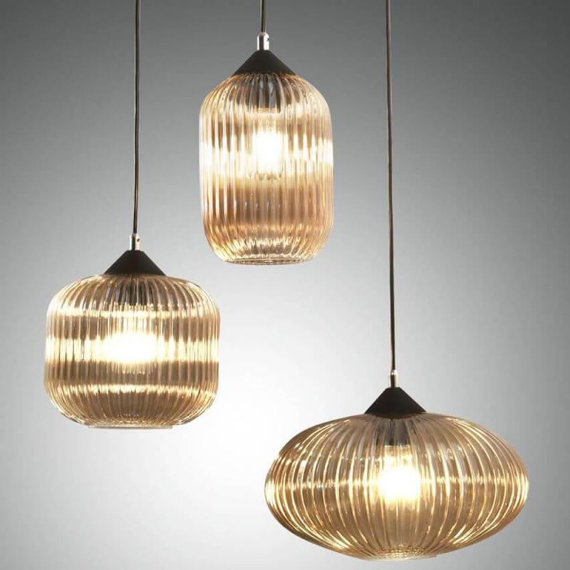 3-flammige Nordal Pendelleuchte Stilmix unterschiedliche Schirmgrößen geriffelt  in Amber von Fabas Luce