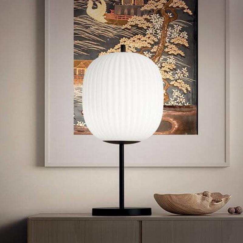 Domizia Opalglas-Tischleuchte in Schwarz/Weiß von Fabas Luce