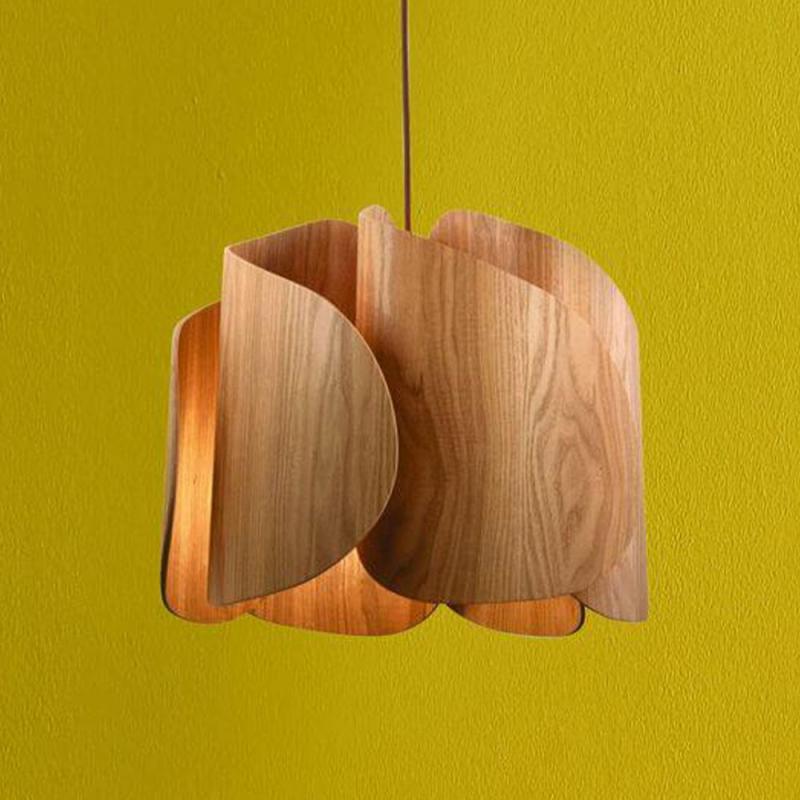 Pevero Pendelleuchte aus massivem Eschenholz in extravagant gebogener Form Ø42 von Fabas Luce