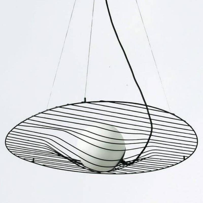 Homa dimmbare Draht-Pendelleuchte in markanter Wellenform in Schwarz von Fabas Luce