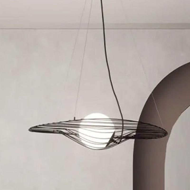 Homa dimmbare Draht-Pendelleuchte in markanter Wellenform in Schwarz von Fabas Luce