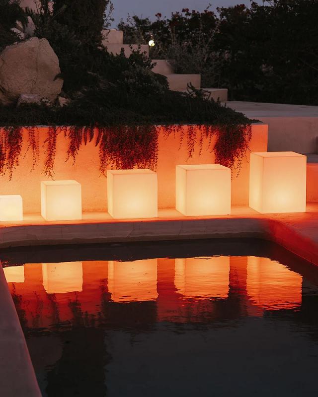 New Garden CUBY 40 Solar Leuchtwürfel RGB + Kaltes, Warmes und neutrales Licht, 40 x 40 cm - für Außen- und Innenanwendung IP65