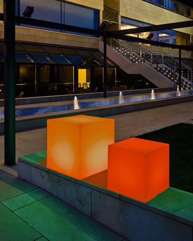 New Garden CUBY 40 Solar Leuchtwürfel RGB + Kaltes, Warmes und neutrales Licht, 40 x 40 cm - für Außen- und Innenanwendung IP65